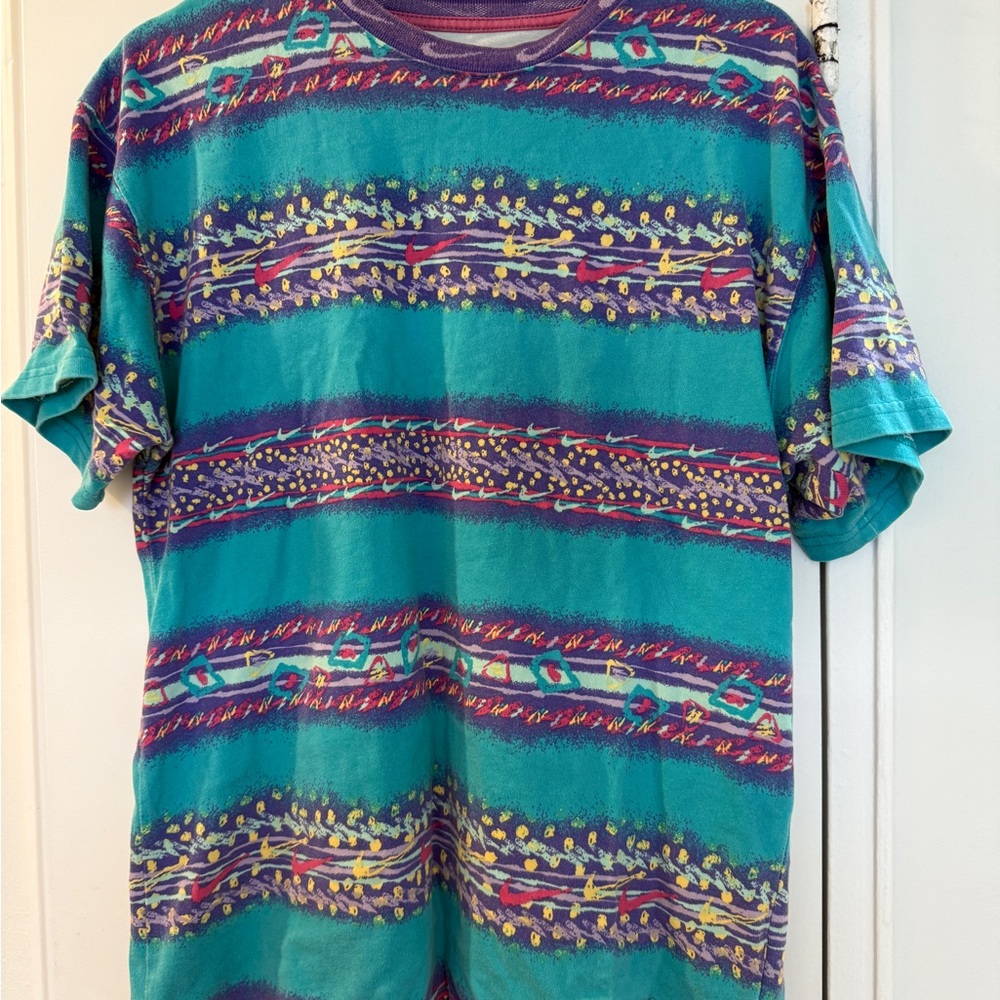 MENS NIKE STORIES RETRO 90S 'DIXIE CUP' PRINT T-SHIRT